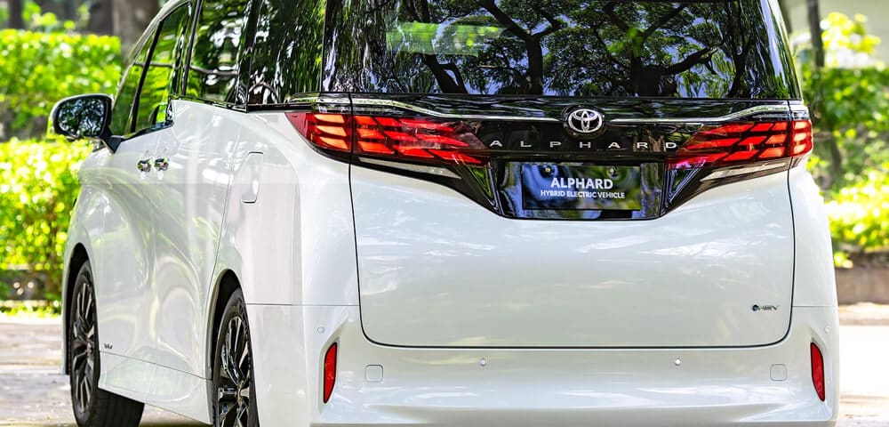 alphard features four